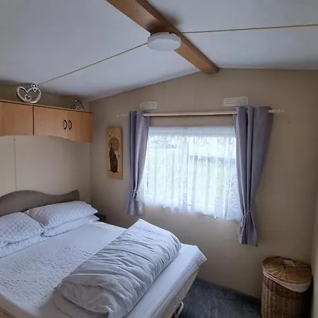E16 Millfields 6 Berth Caravan Max 4 Adults Bob Family'S Only And Lead Person Must Be Over 30 Инголдмелс Экстерьер фото