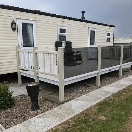 E16 Millfields 6 Berth Caravan Max 4 Adults Bob Family'S Only And Lead Person Must Be Over 30 Инголдмелс Экстерьер фото