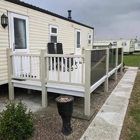 E16 Millfields 6 Berth Caravan Max 4 Adults Bob Family'S Only And Lead Person Must Be Over 30 Инголдмелс Экстерьер фото