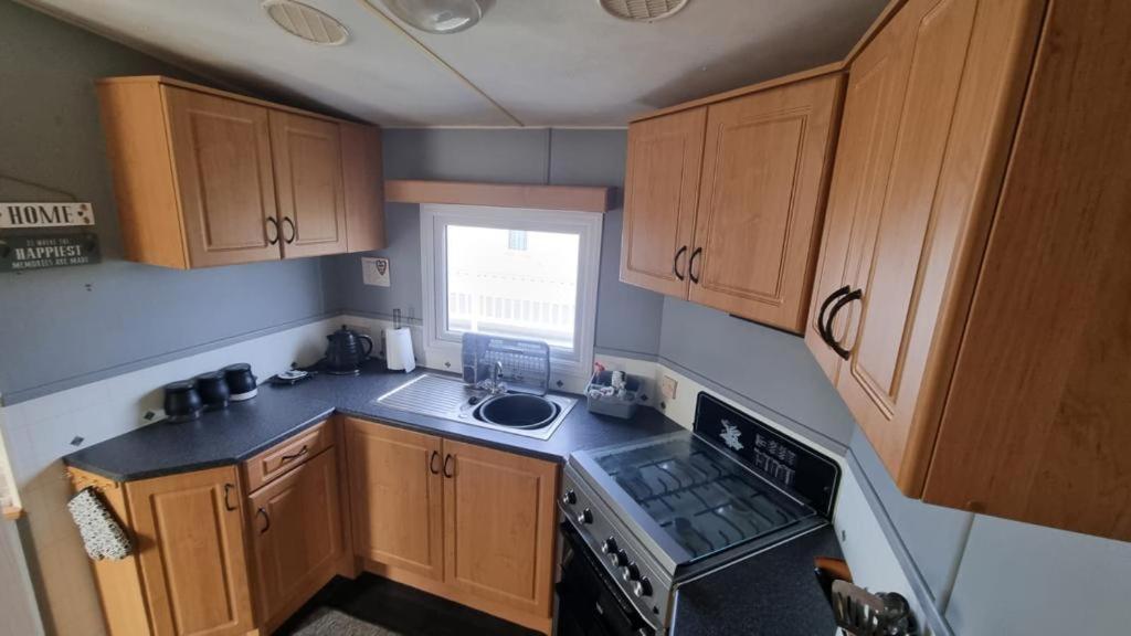 E16 Millfields 6 Berth Caravan Max 4 Adults Bob Family's Only And Lead Person Must Be Over 30 Дом отдыха *