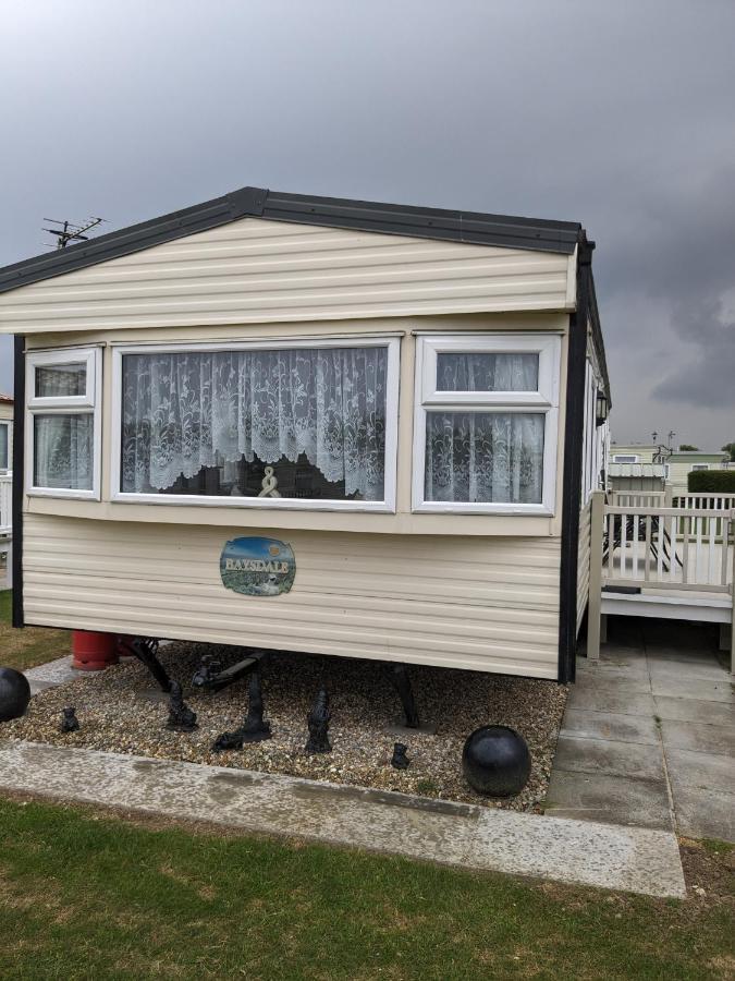 E16 Millfields 6 Berth Caravan Max 4 Adults Bob Family's Only And Lead Person Must Be Over 30 Дом отдыха