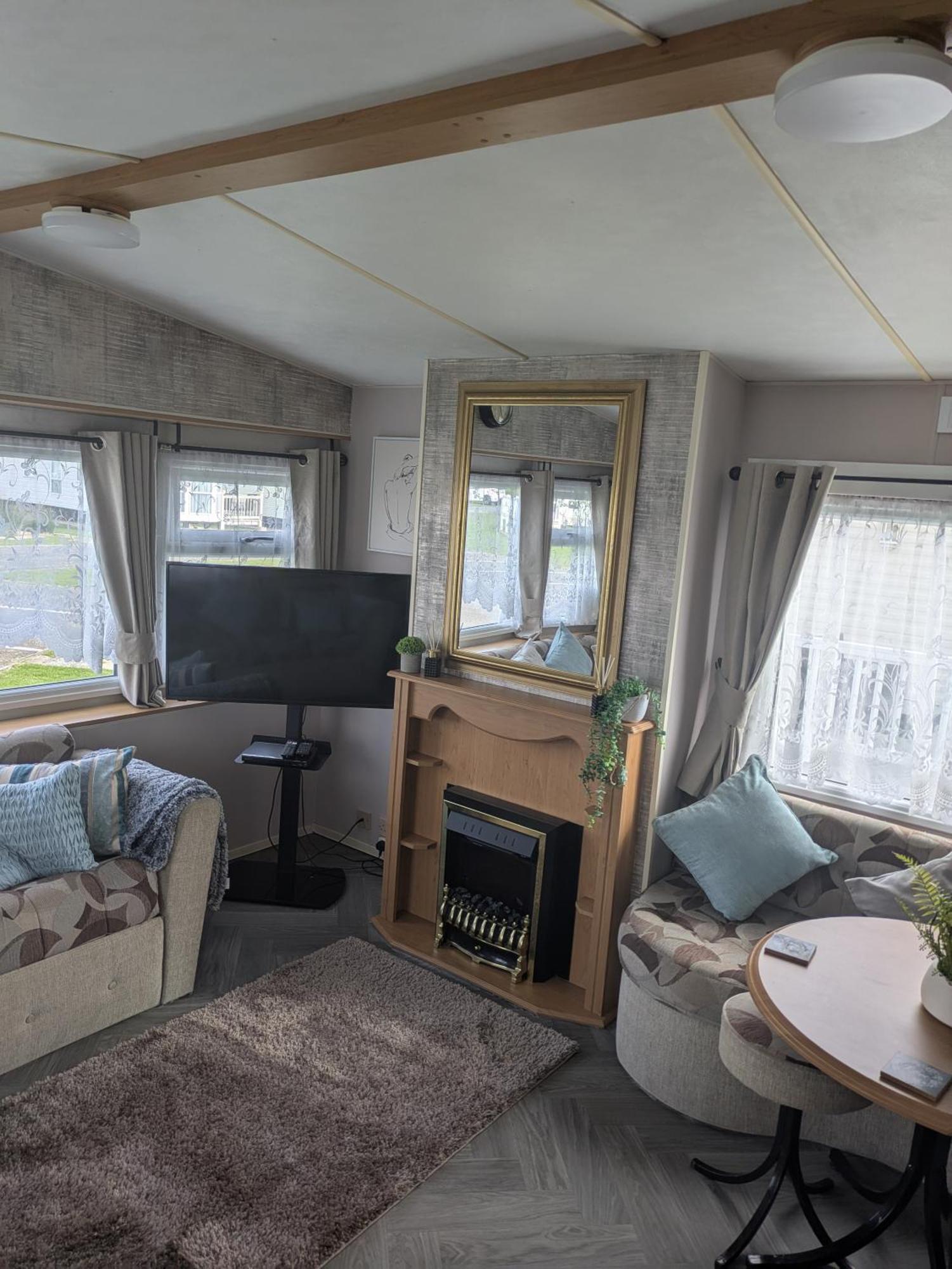 Дом отдыха E16 Millfields 6 Berth Caravan Max 4 Adults Bob Family's Only And Lead Person Must Be Over 30 Инголдмелс