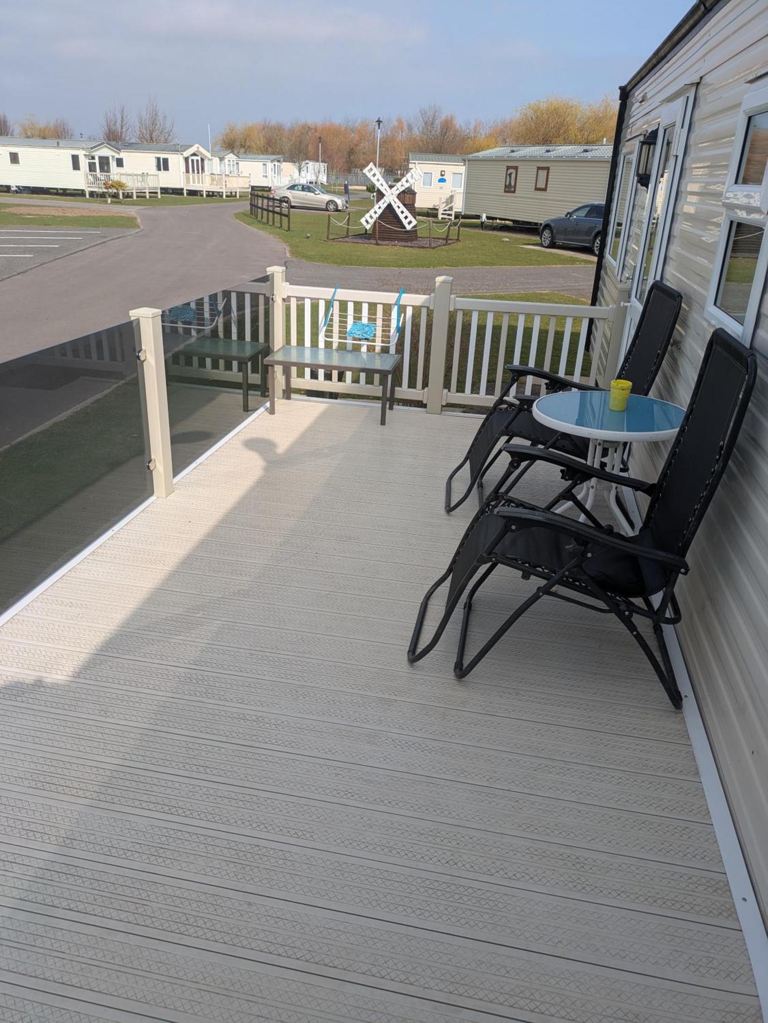 E16 Millfields 6 Berth Caravan Max 4 Adults Bob Family's Only And Lead Person Must Be Over 30 Дом отдыха *
